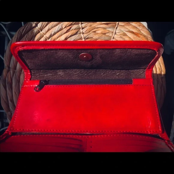 TOOLED LEATHER WALLET RED BILLFOLD CLUTCH NEW LADY - Picture 3 of 7